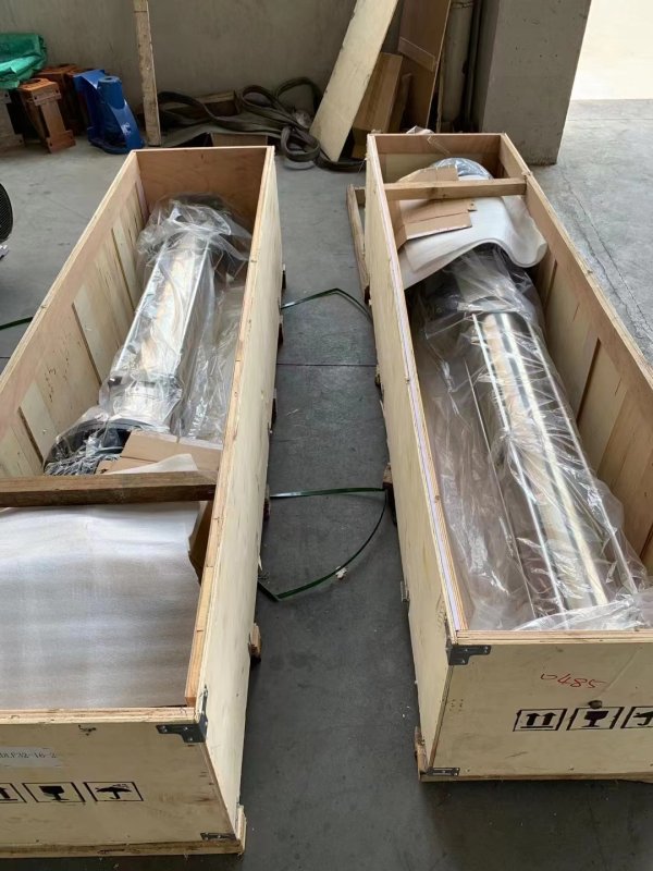 輕型(xing)立式多(duō)級離心(xin)泵